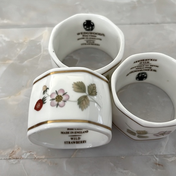 Wedgwood / wild strawberry /napkin rings/ set of 3 - Picture 2 of 4